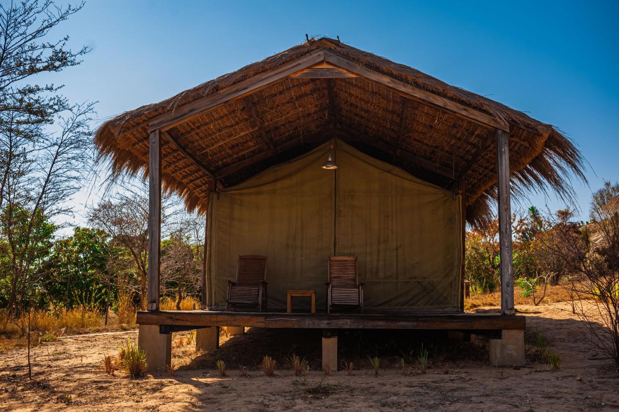 Satrana Lodge Ranohira Exterior foto