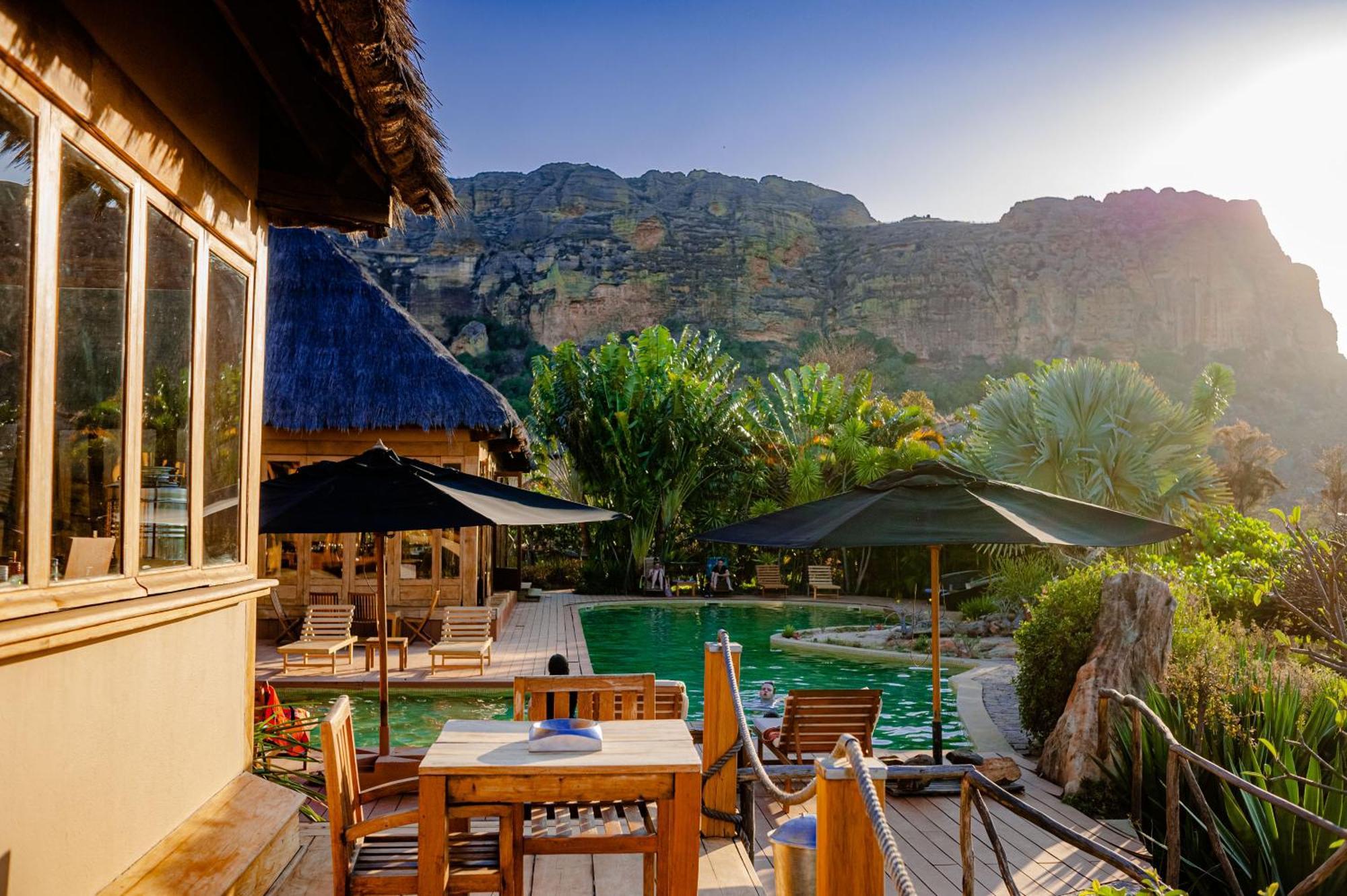 Satrana Lodge Ranohira Exterior foto